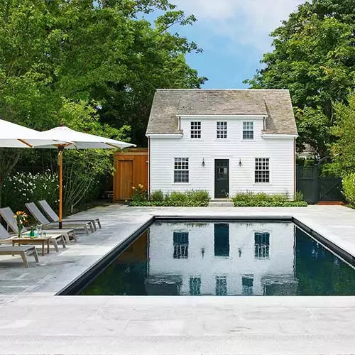 picture of granite pavers around a pool in Melbourne.