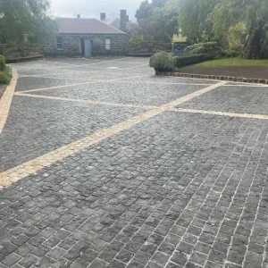 Cobblestones grey natural split used for driveway